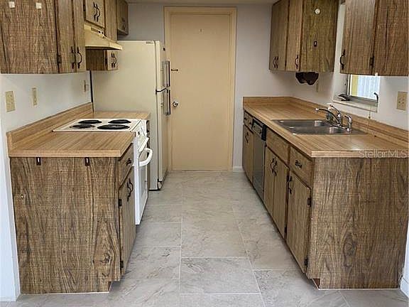 3rd image of 3977 Corona Ln