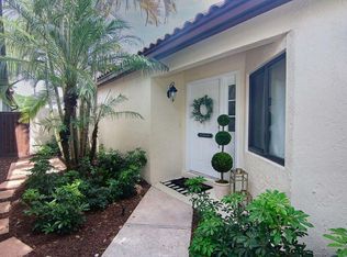 19 Ironwood Way N, Palm Beach Gardens, FL 33418