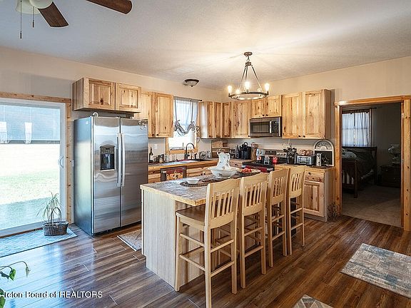 5th image of 413 Harmon Ln