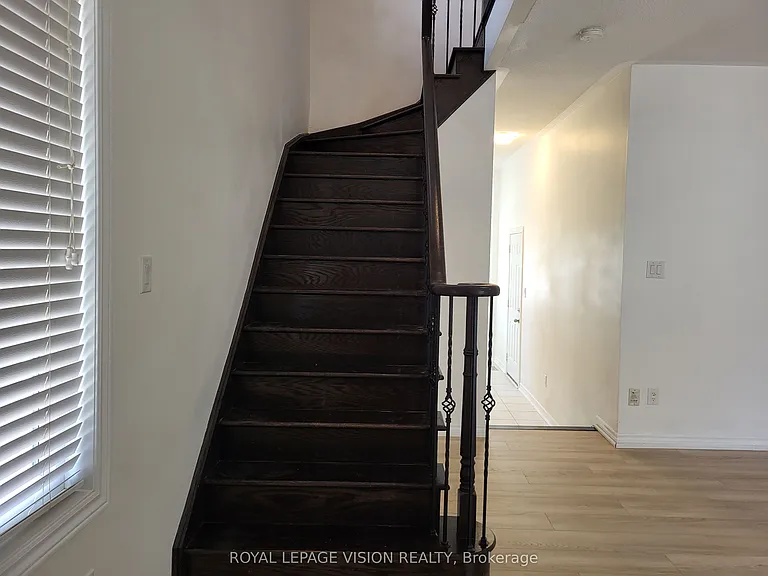 715 Agnew Cres #UPPER — Photo 14