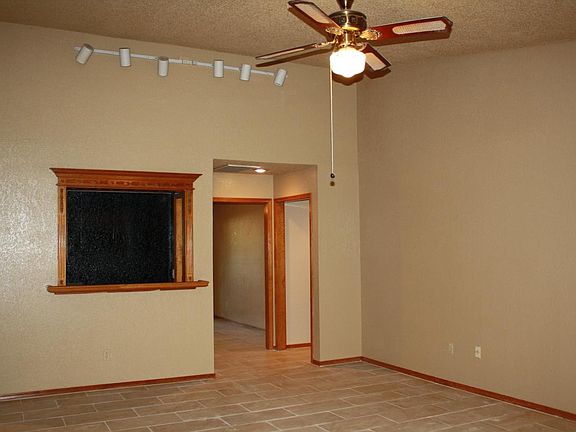 Living Room /Bar