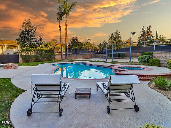 5th image of 652 Stonebrook St