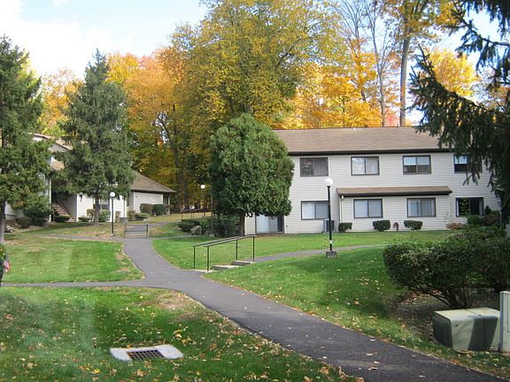 3rd image of 123 Columbia Ct #A