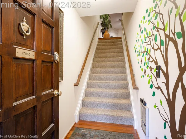17955 University Park Dr, Livonia, MI 48152