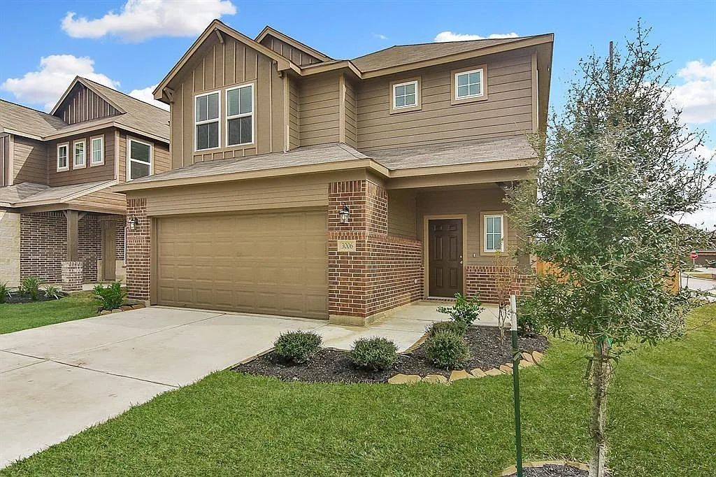 3 bed, 2.5 bath, 2128 sqft, $2,450 — Photo 1
