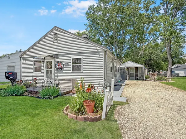 1357 Fairlawn Dr, Rantoul, IL 61866