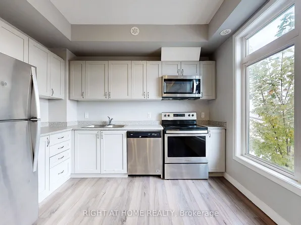 630 Rogers Rd #14, Toronto, ON M6M 0B4