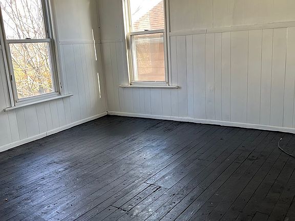 2nd image of 115 Scharlotte Ave