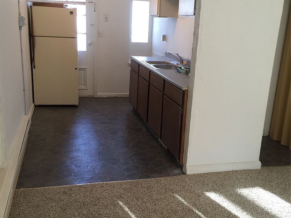 Kitchen- Matching Stove and Fridge Included