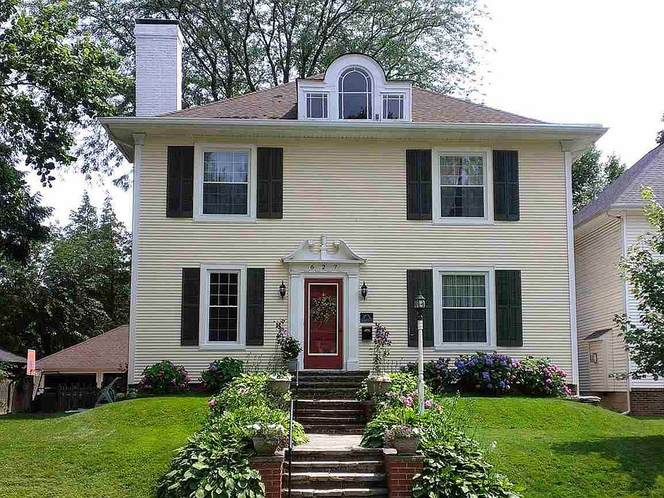 1st image of 627 Owen St