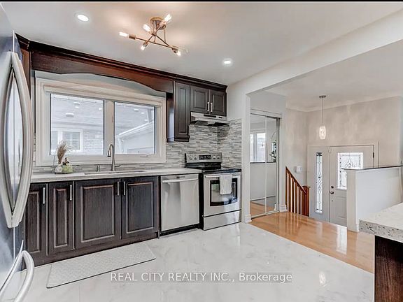 5th image of 96 Wyndcliff Cres