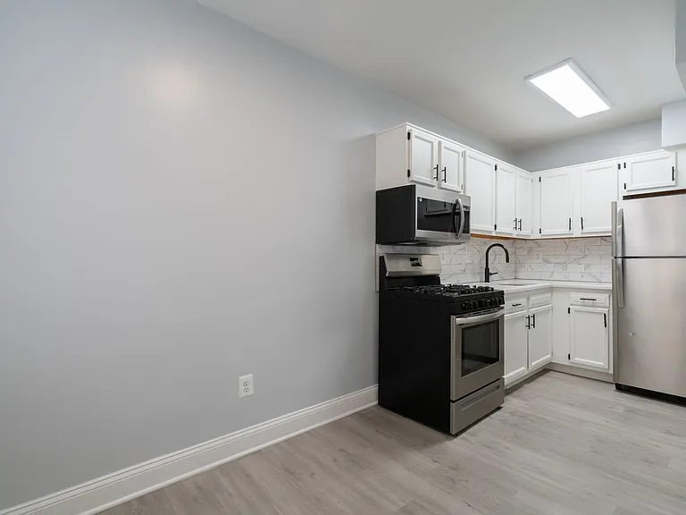 939 Longfellow St NW #206 — Photo 8