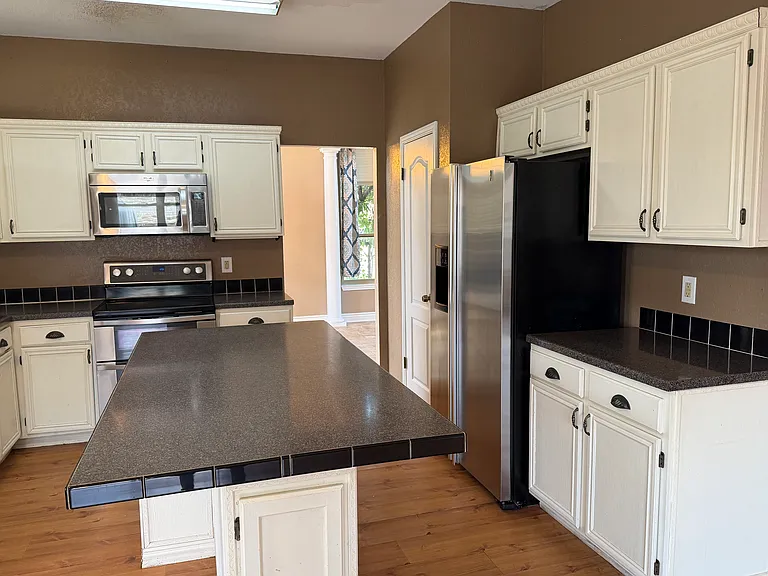 2208 Illinois Dr — Photo 14