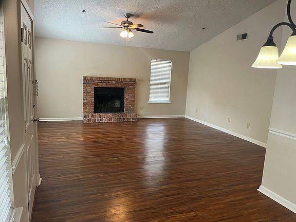 4th image of 2092 Sherwood Dr