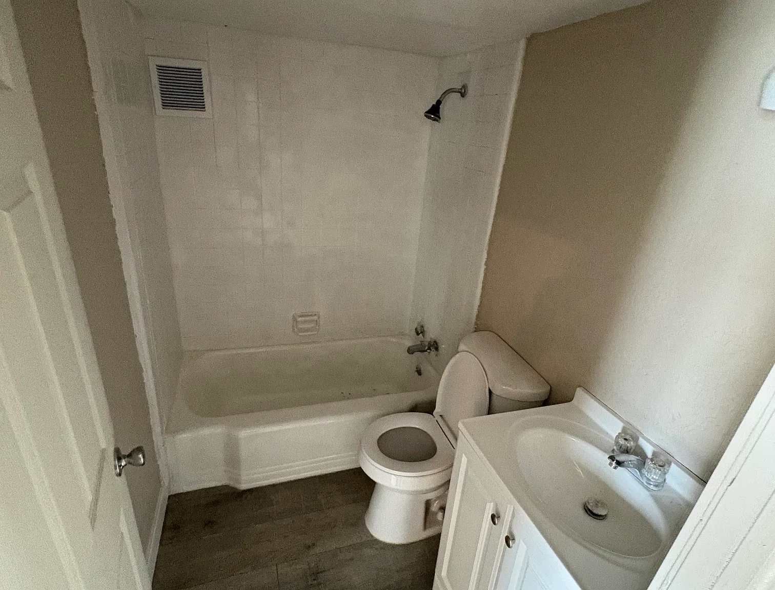 2 bed, 1000 sqft, $1,300 — Photo 4