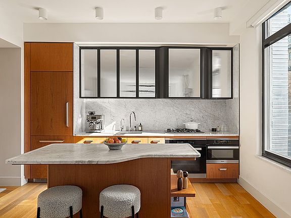 5th image of 110 Charlton St #9A