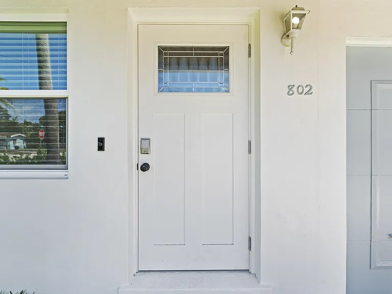 802 Lytle St — Photo 8