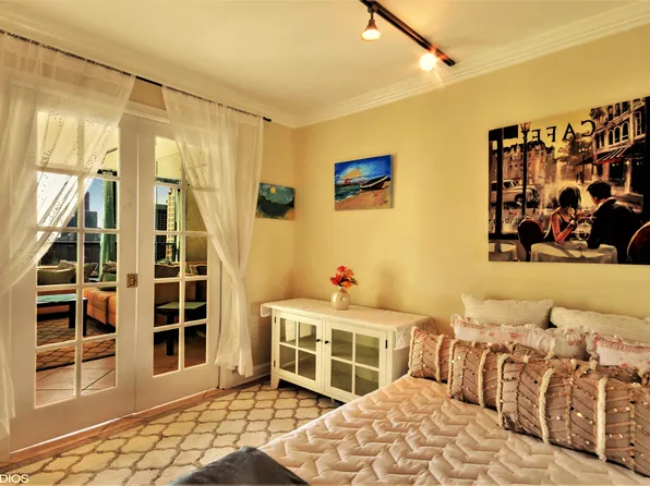 1030 N State St, Chicago, IL