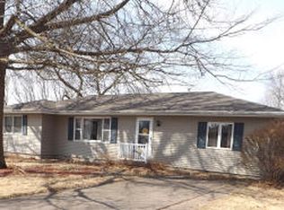 2802 Highland Ct, Muscatine, IA 52761