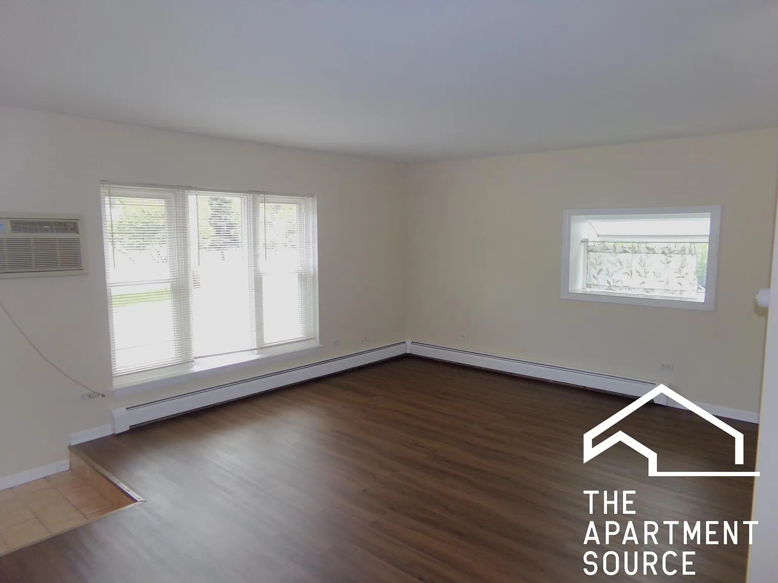 1923 Willow Road #4 — Photo 1