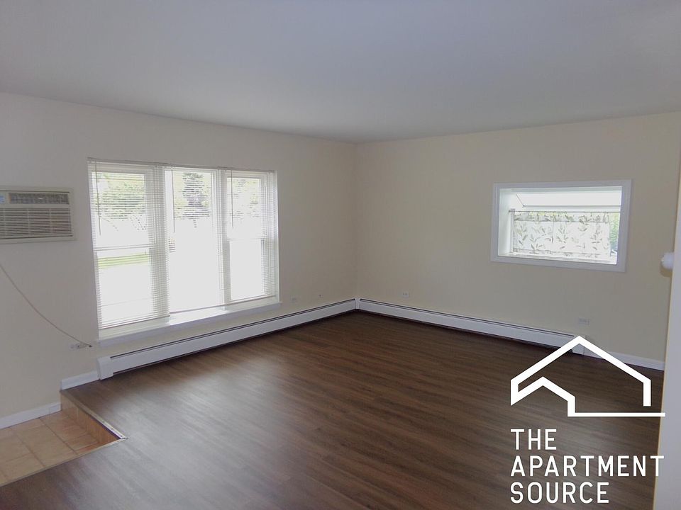 1st image of 1923 Willow Rd #4