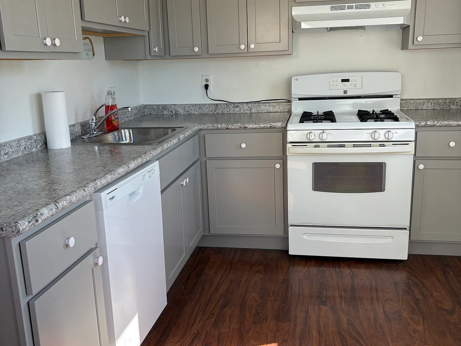 3 bed, 1054 sqft, $1,850 — Photo 4