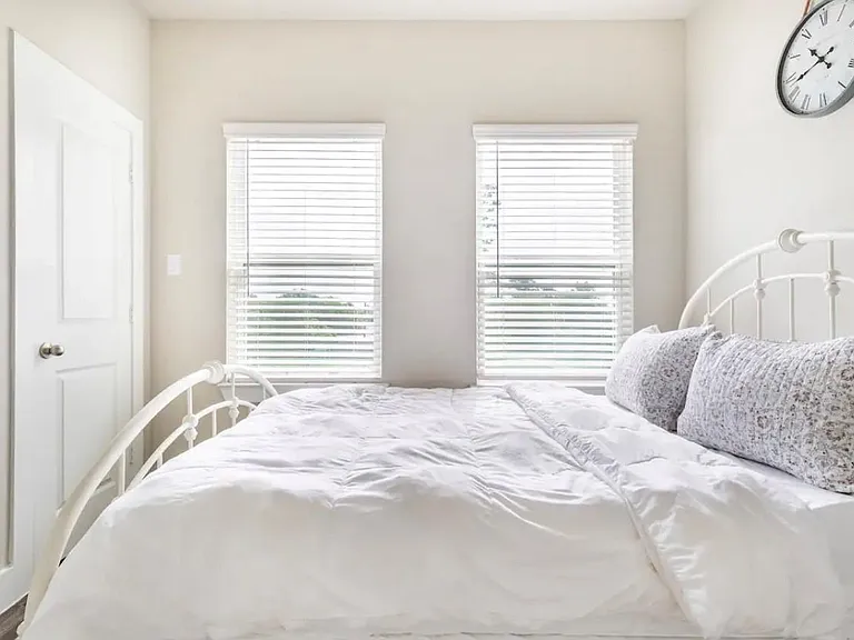 1740 Cove Crescent Ct — Photo 35