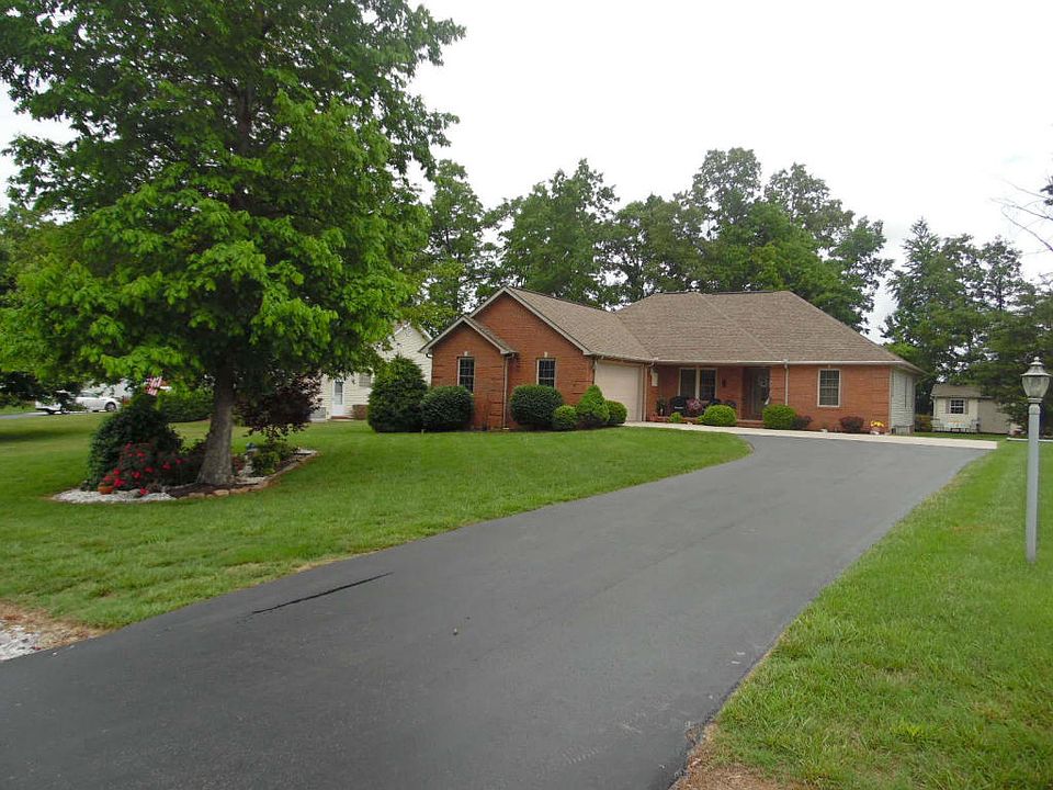 1st image of 179 Brookstone Dr