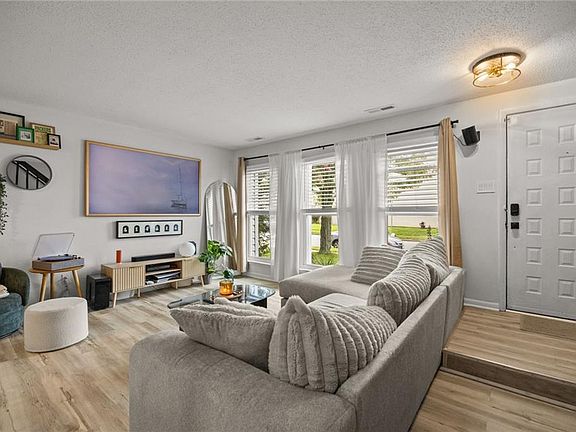 3rd image of 3636 Chimney Creek Dr