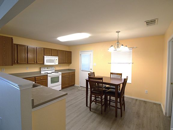 5th image of 137 Willow Brook