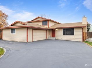 2005 Sparrow Ct, West Richland, WA 99353