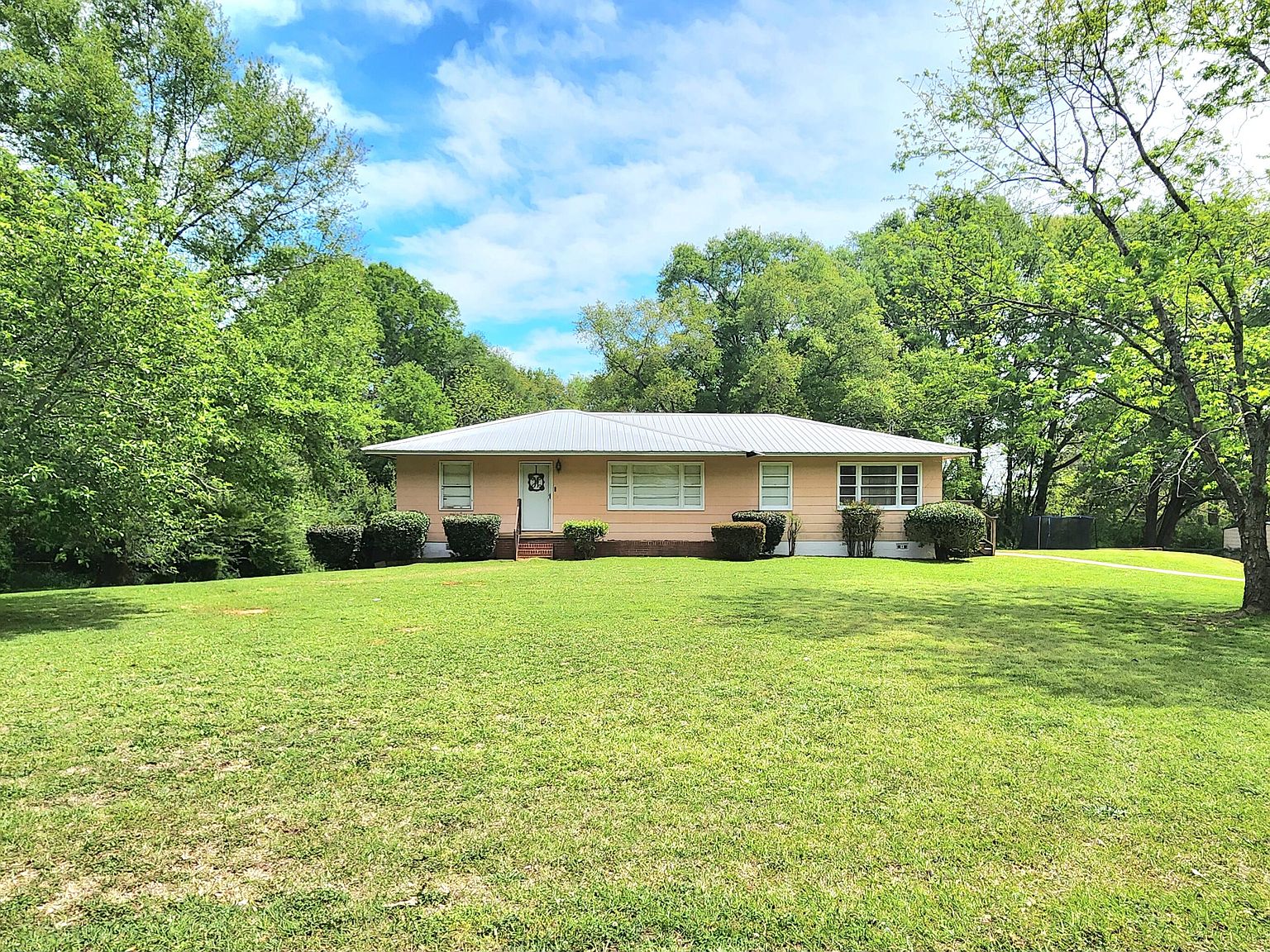174 N Barrett St, Dadeville, AL 36853 Zillow