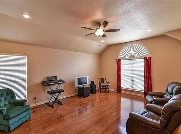 5th image of 1010 Brook Arbor Dr