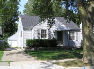 906 Gordon Ave, Lansing, MI 48910