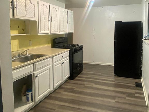 3rd image of 2918 W Antoinette St