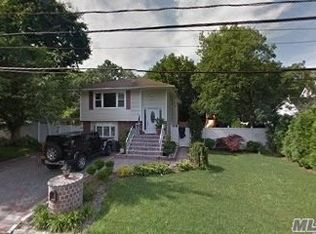7 13th St, Holbrook, NY 11741