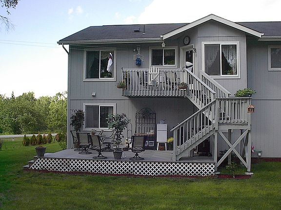 Back deck with gas hookup for gas BBQ