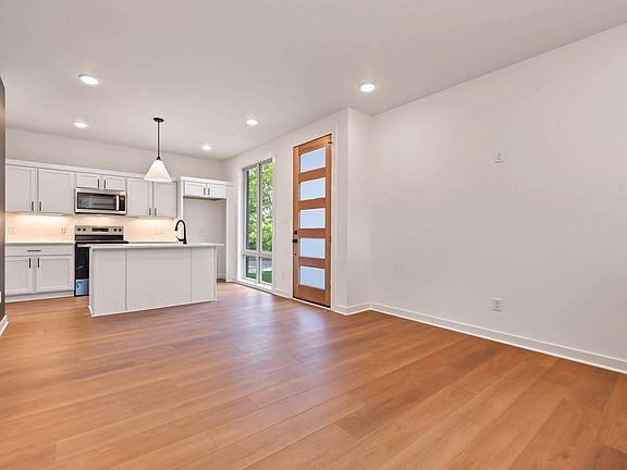 5th image of 320 E 24th St