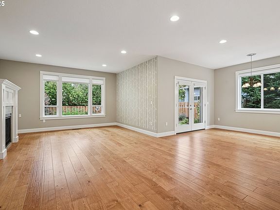 4th image of 14007 SE Cedar Ave