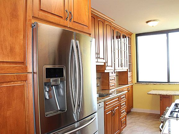 3rd image of 270-10-23N Queens Ave