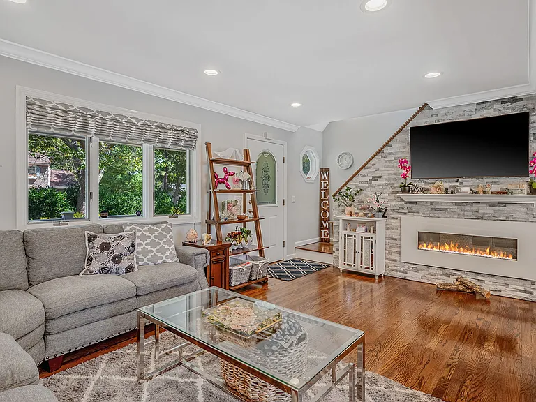 8 Paynes Ln — Photo 5
