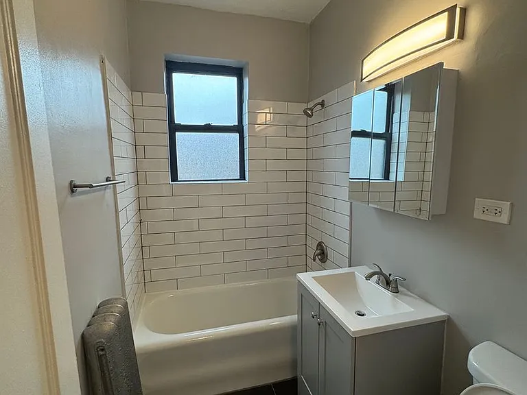 605 Hinman — Photo 45