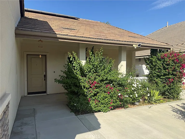 2975 Gibson St — Photo 2