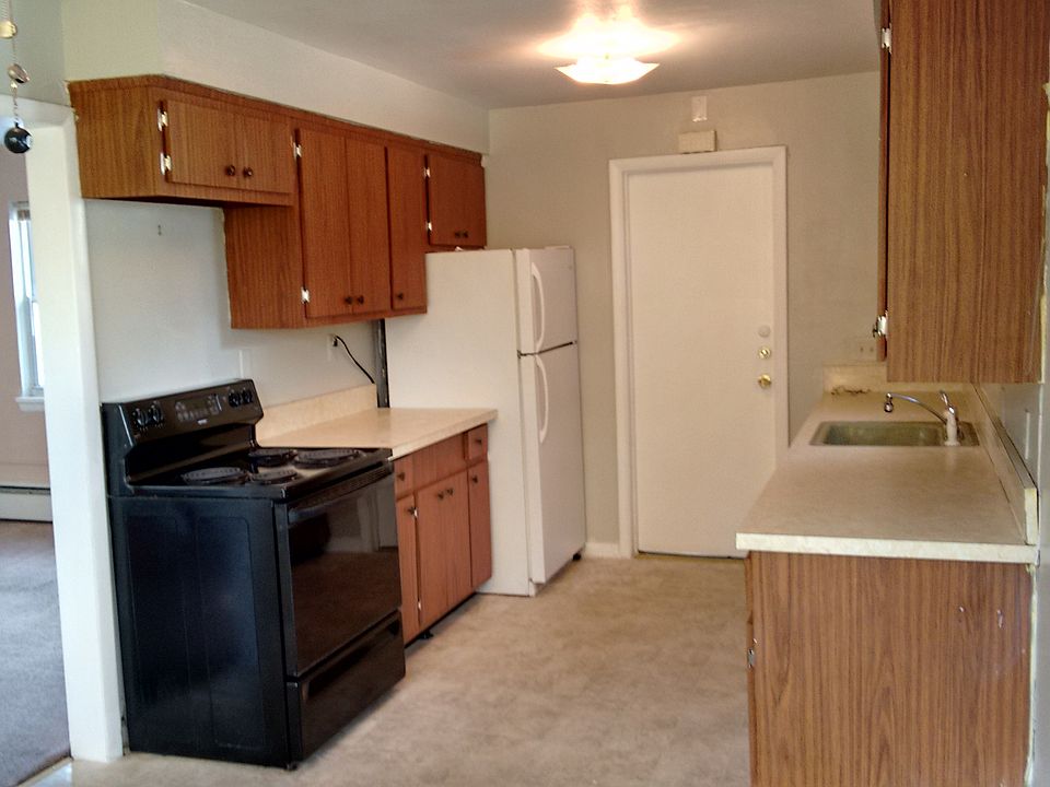 2nd image of 52 E Main St