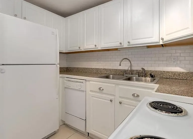 909 S Pearl St — Photo 10