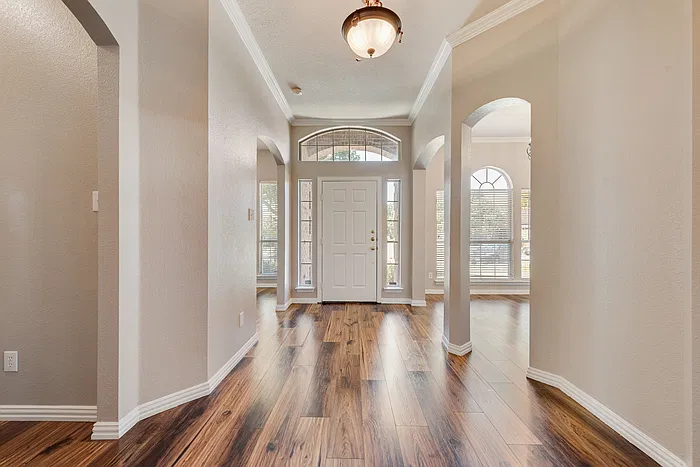 3 bed, 2.0 bath, 2132 sqft, $2,795 — Photo 2