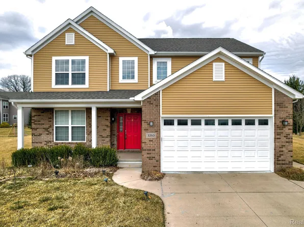 3253 Eastridge Dr, Dexter, MI 48130