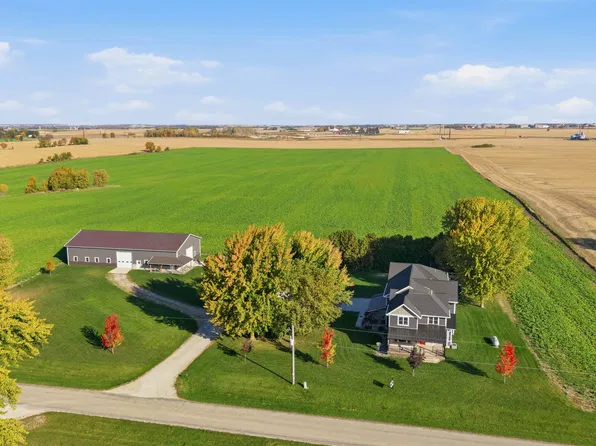 W9020 Breezy Point Rd, Beaver Dam, WI 53916