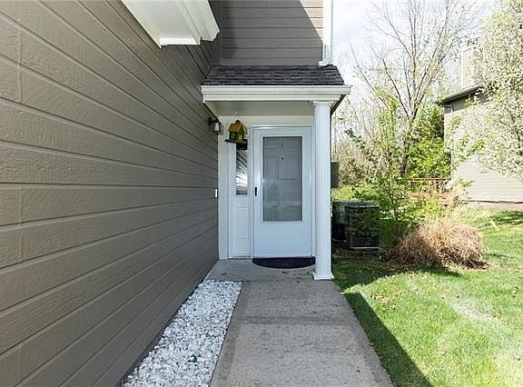 2nd image of 6116 NE Moonstone Ct