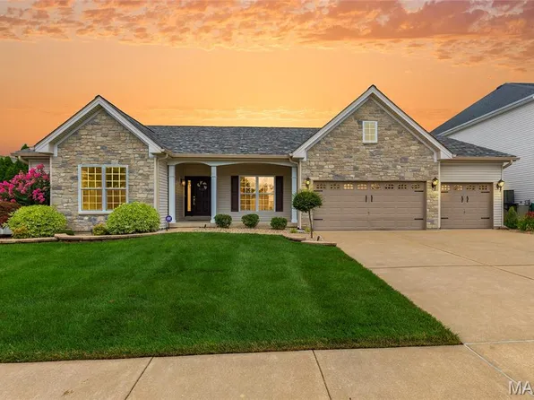 2029 Crimson Meadows Dr, O'Fallon, MO 63366